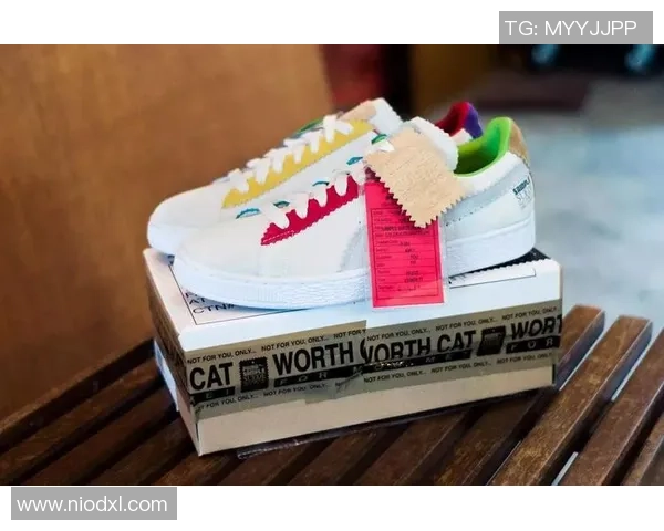 足球明星们赛场外也爱穿的运动鞋有哪些时尚款式揭秘